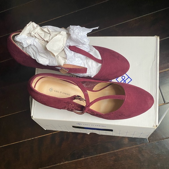 *NEW WITH BOX* Call it Spring Burgundy Heels - Picture 4 of 9